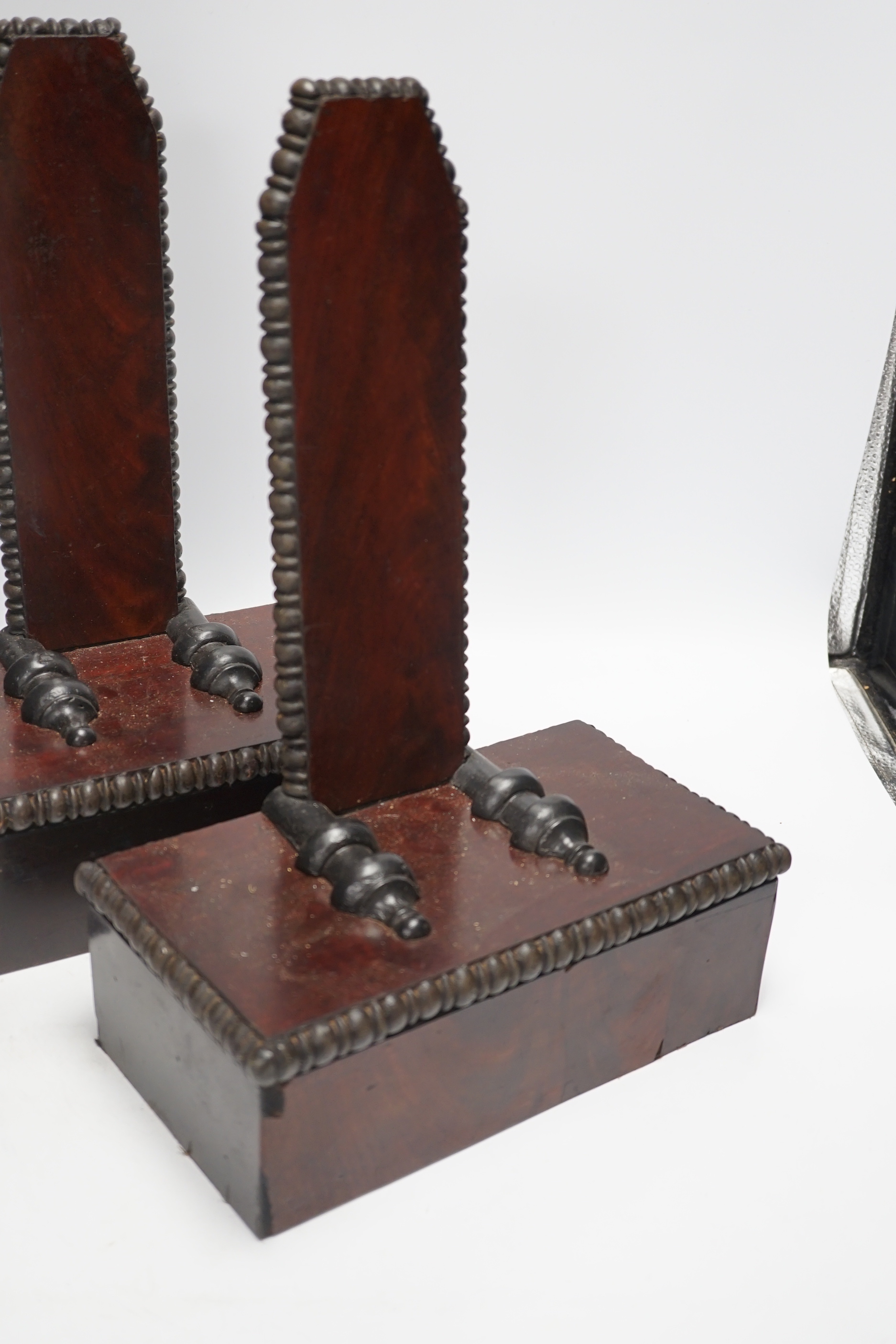 A pair of early 19th century mahogany plate racks, in the style of Gillows, 39cm high